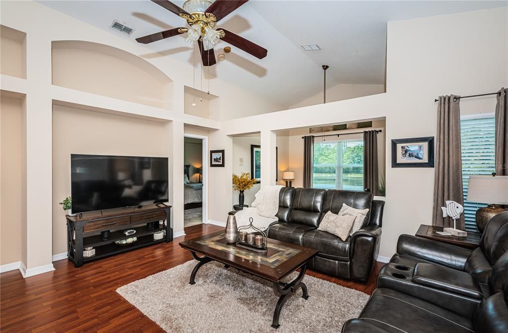 Active With Contract: $2,950 (3 beds, 2 baths, 1758 Square Feet)