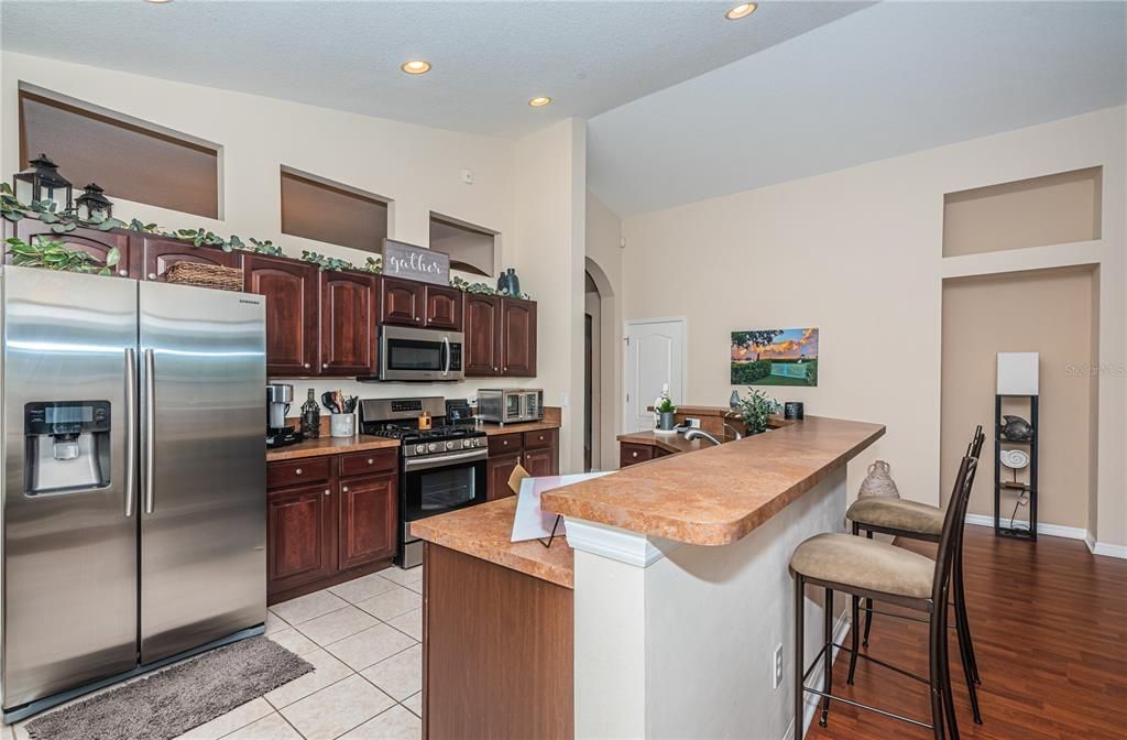 Active With Contract: $2,950 (3 beds, 2 baths, 1758 Square Feet)