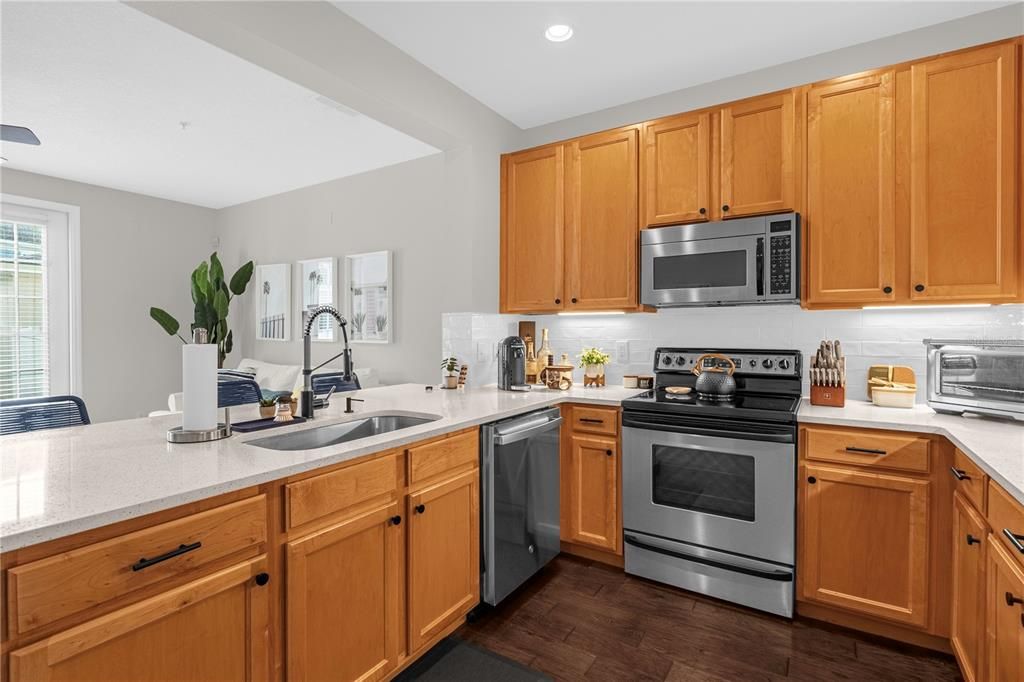 Active With Contract: $3,600 (3 beds, 2 baths, 1680 Square Feet)