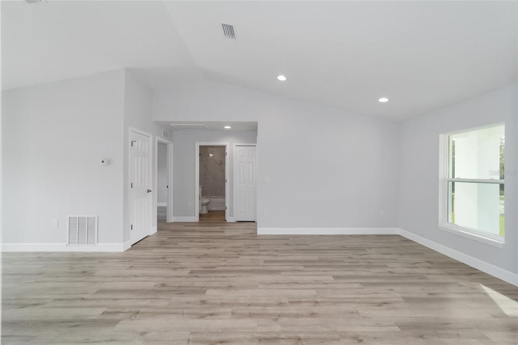 Active With Contract: $229,900 (3 beds, 2 baths, 1127 Square Feet)