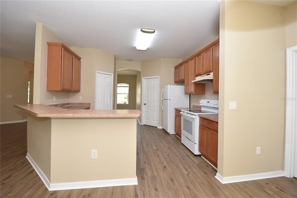 Active With Contract: $329,900 (4 beds, 2 baths, 2252 Square Feet)