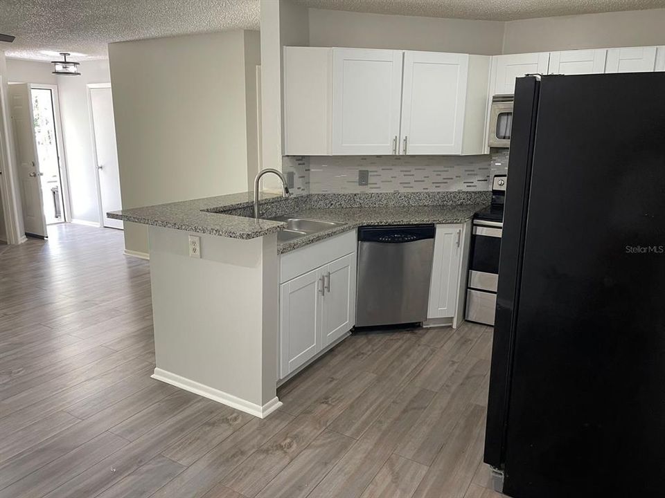 Active With Contract: $2,000 (3 beds, 2 baths, 1100 Square Feet)
