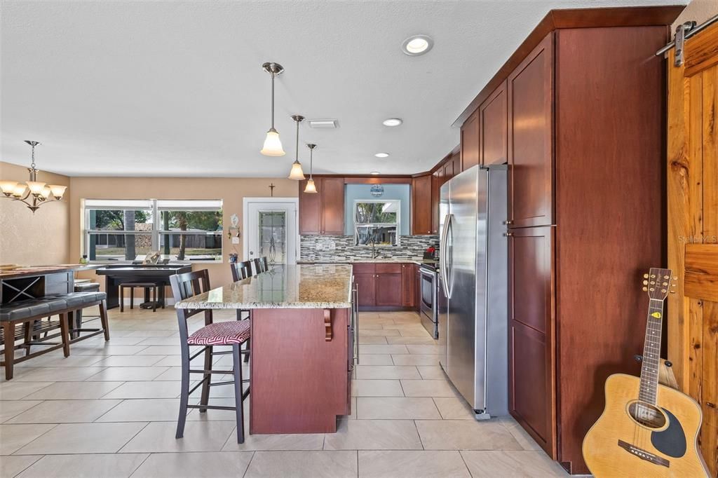 Eat in Kitchen Island