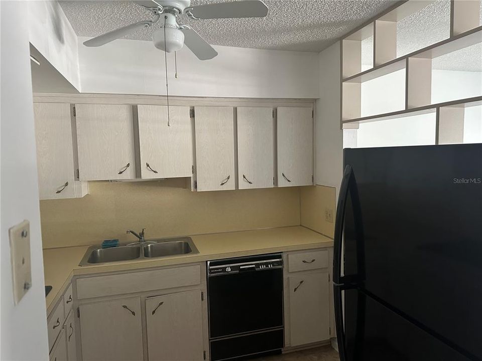 For Sale: $129,000 (1 beds, 1 baths, 800 Square Feet)