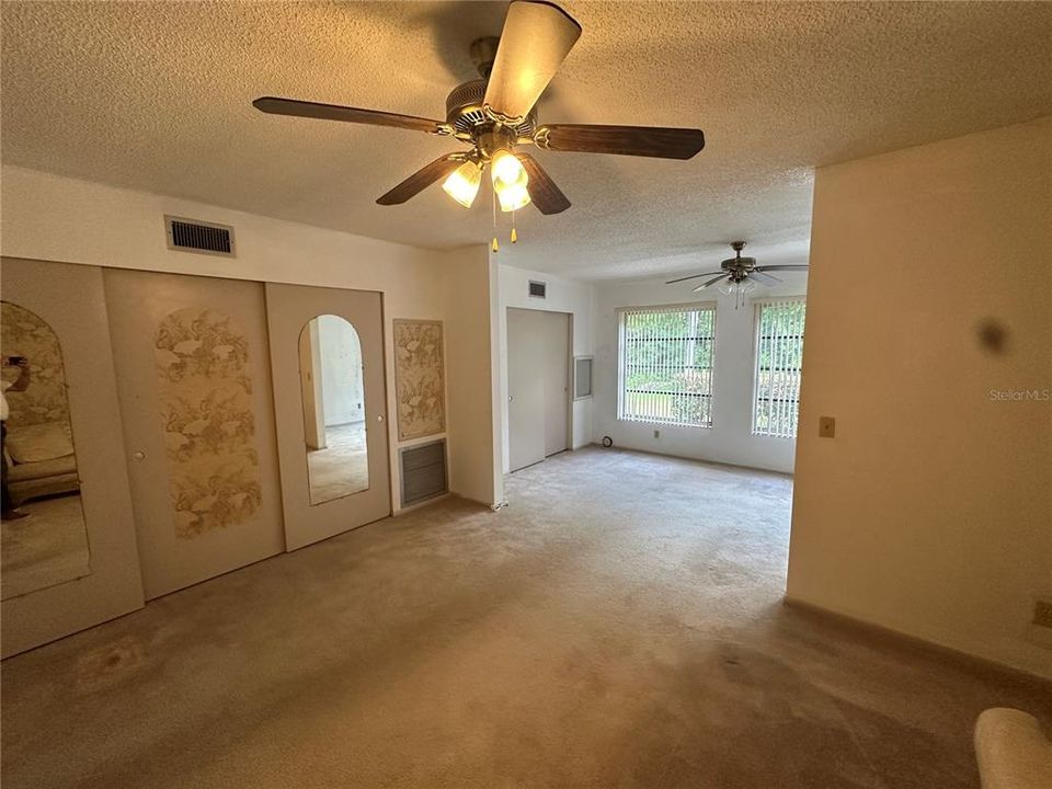 For Sale: $129,000 (1 beds, 1 baths, 800 Square Feet)