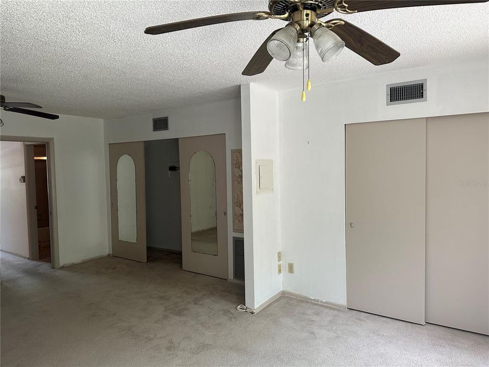For Sale: $129,000 (1 beds, 1 baths, 800 Square Feet)