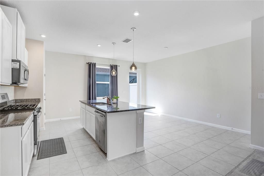 Kitchen & Dining Area