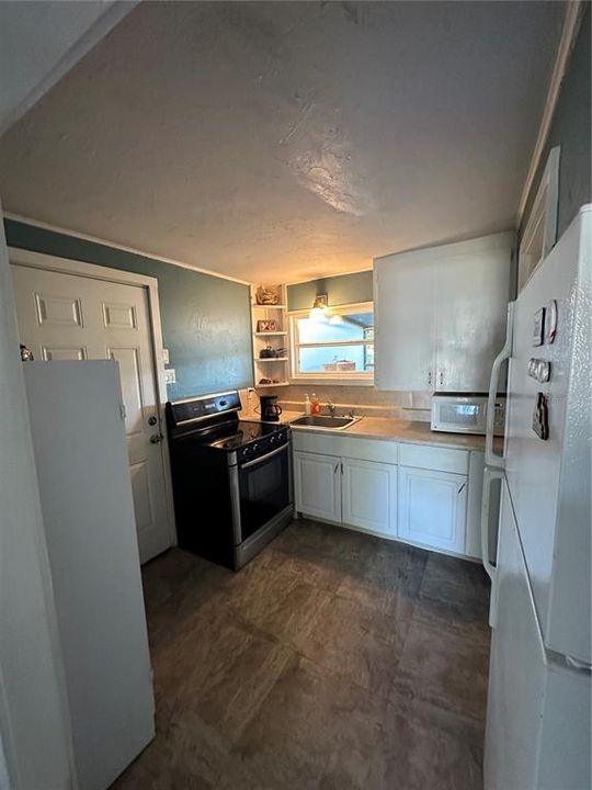 Active With Contract: $185,000 (1 beds, 1 baths, 544 Square Feet)