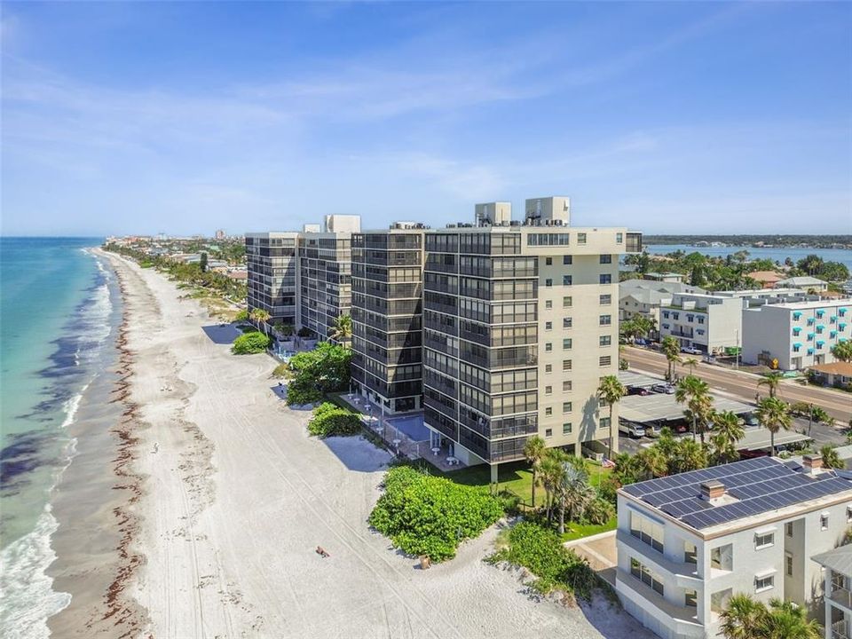 Active With Contract: $1,450,000 (3 beds, 2 baths, 1835 Square Feet)