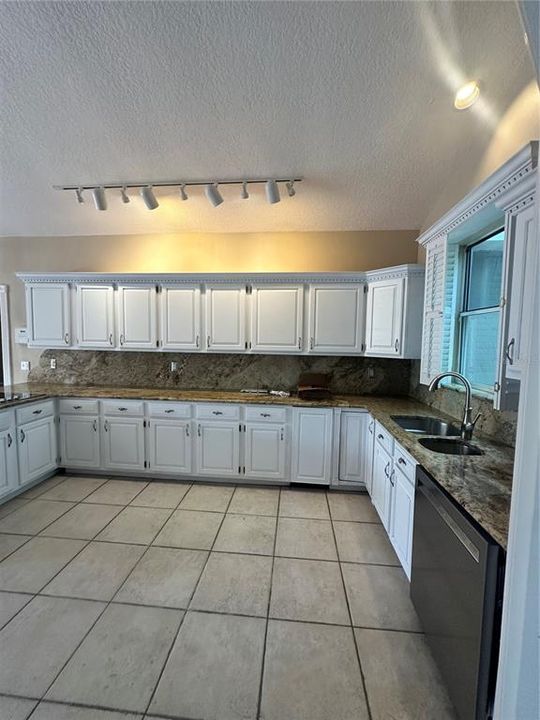 For Rent: $5,300 (4 beds, 2 baths, 2935 Square Feet)