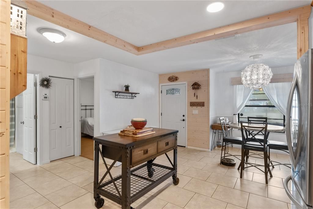 Active With Contract: $2,250 (2 beds, 2 baths, 1289 Square Feet)