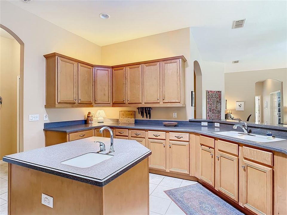 Active With Contract: $459,000 (3 beds, 2 baths, 2571 Square Feet)