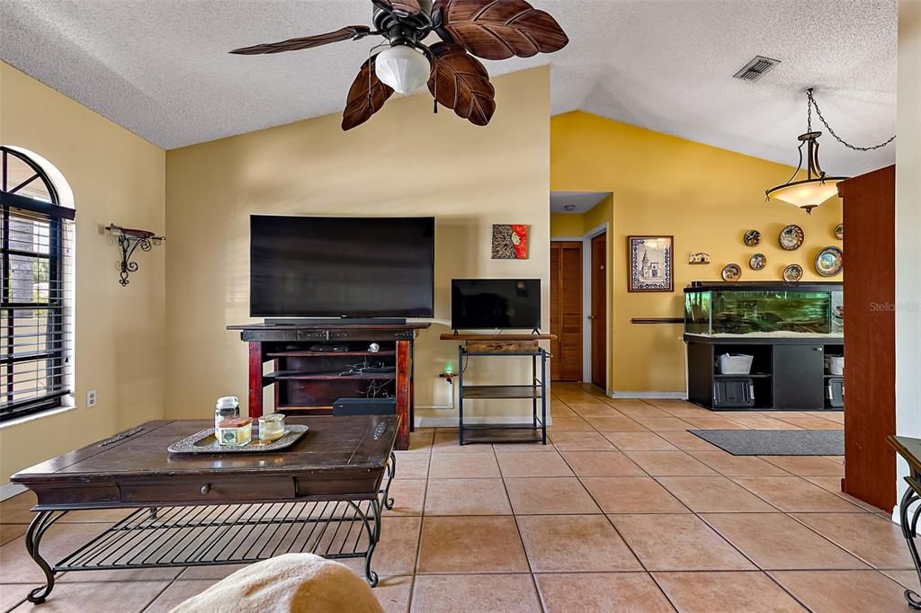 FORMAL LIVING ROOM/DINING ROOM COMBO