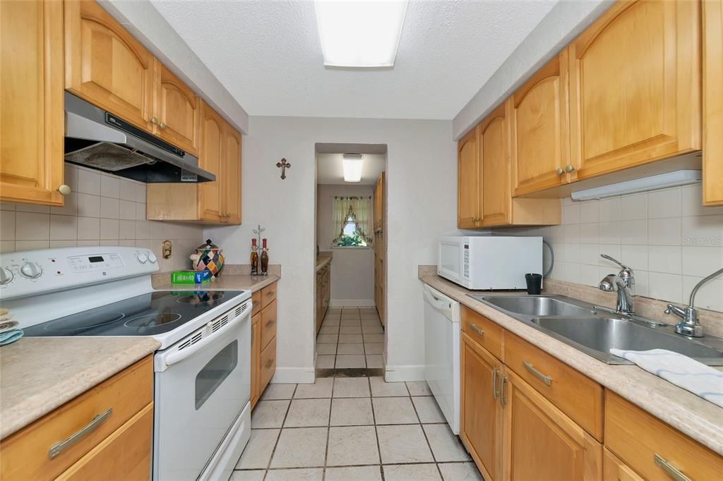 Recently Sold: $380,000 (3 beds, 2 baths, 1262 Square Feet)