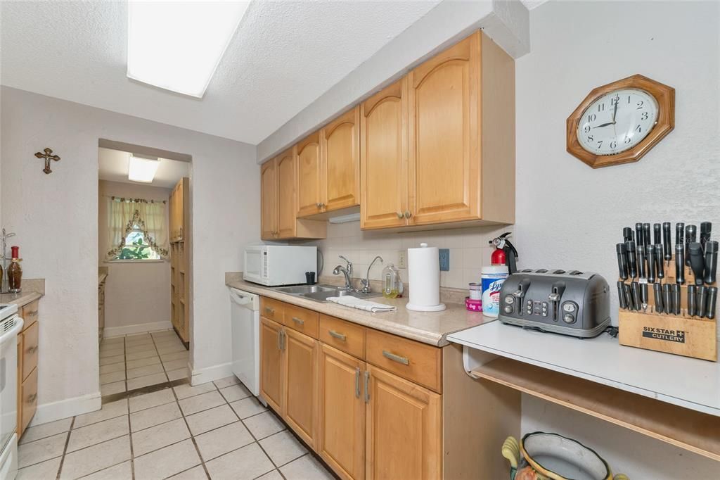 Recently Sold: $380,000 (3 beds, 2 baths, 1262 Square Feet)