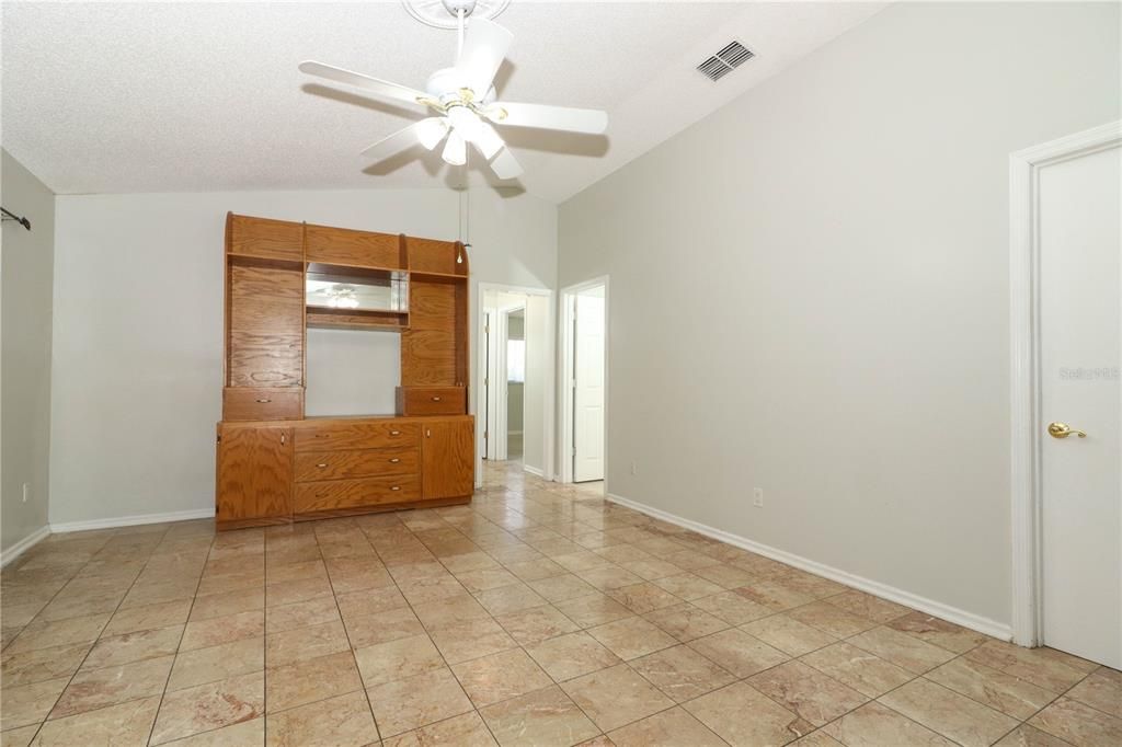 For Sale: $550,000 (4 beds, 2 baths, 2507 Square Feet)