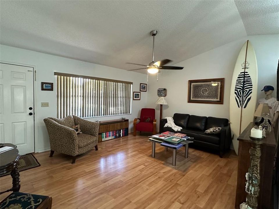 For Sale: $199,500 (2 beds, 2 baths, 1105 Square Feet)