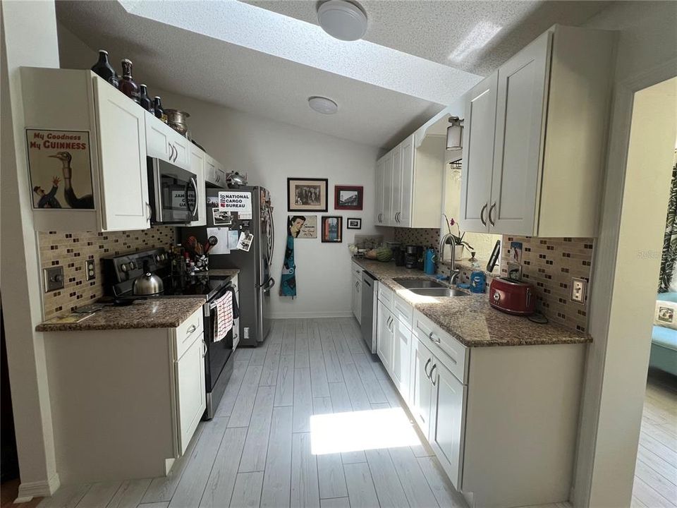 For Sale: $199,500 (2 beds, 2 baths, 1105 Square Feet)