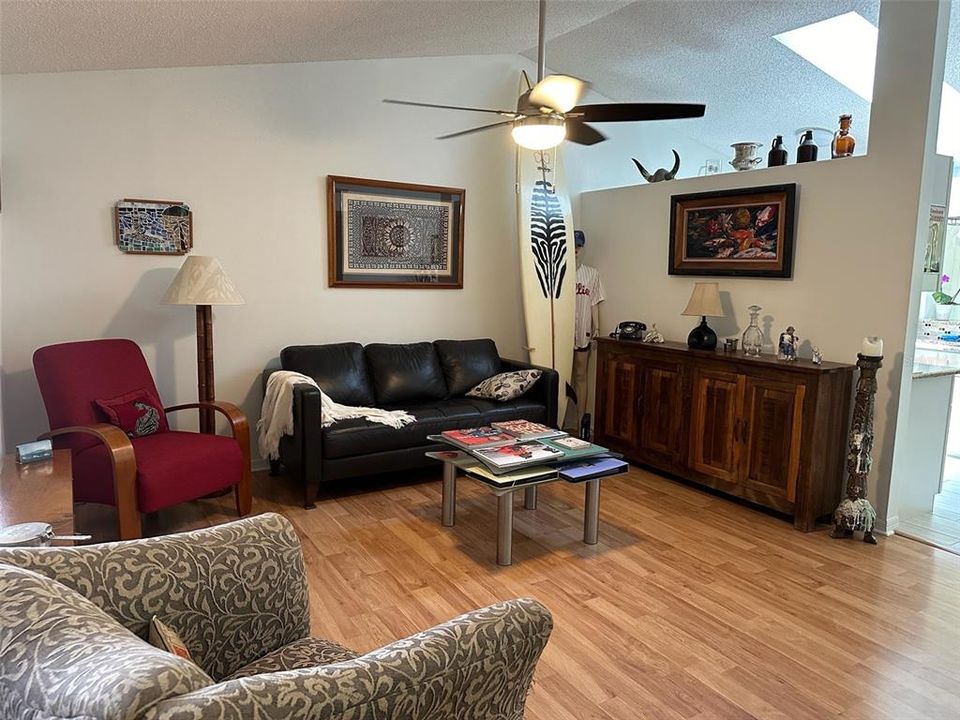 For Sale: $199,500 (2 beds, 2 baths, 1105 Square Feet)