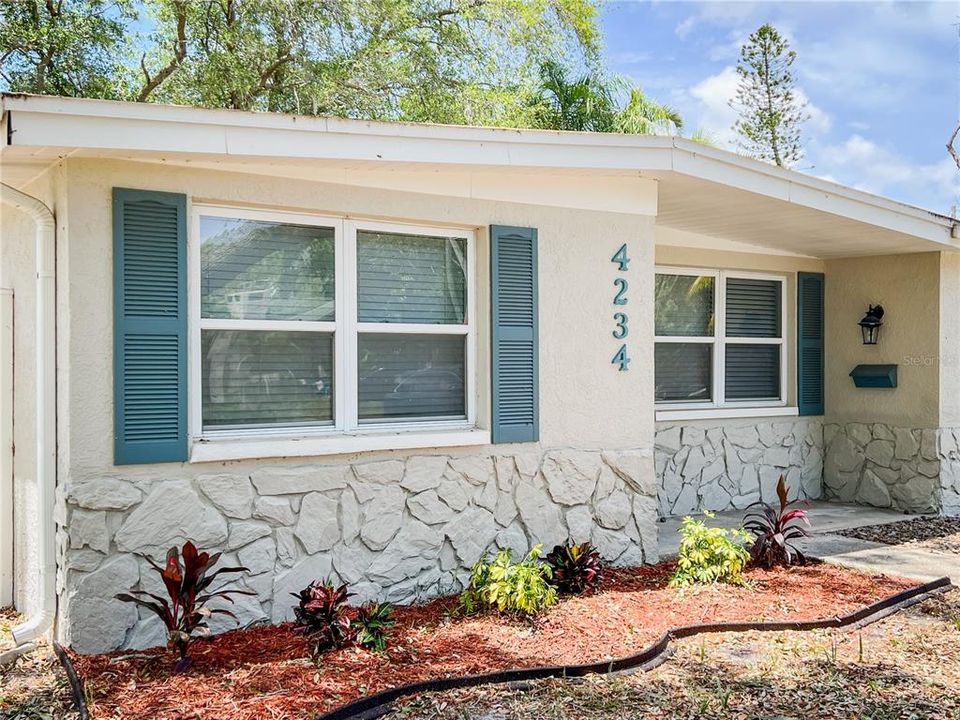 Active With Contract: $3,000 (4 beds, 2 baths, 1468 Square Feet)