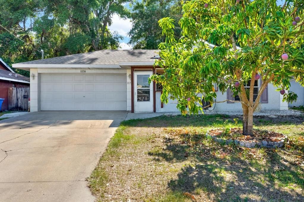 Active With Contract: $320,000 (3 beds, 2 baths, 1218 Square Feet)