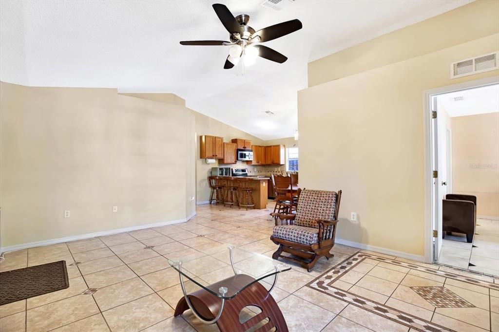 Active With Contract: $320,000 (3 beds, 2 baths, 1218 Square Feet)