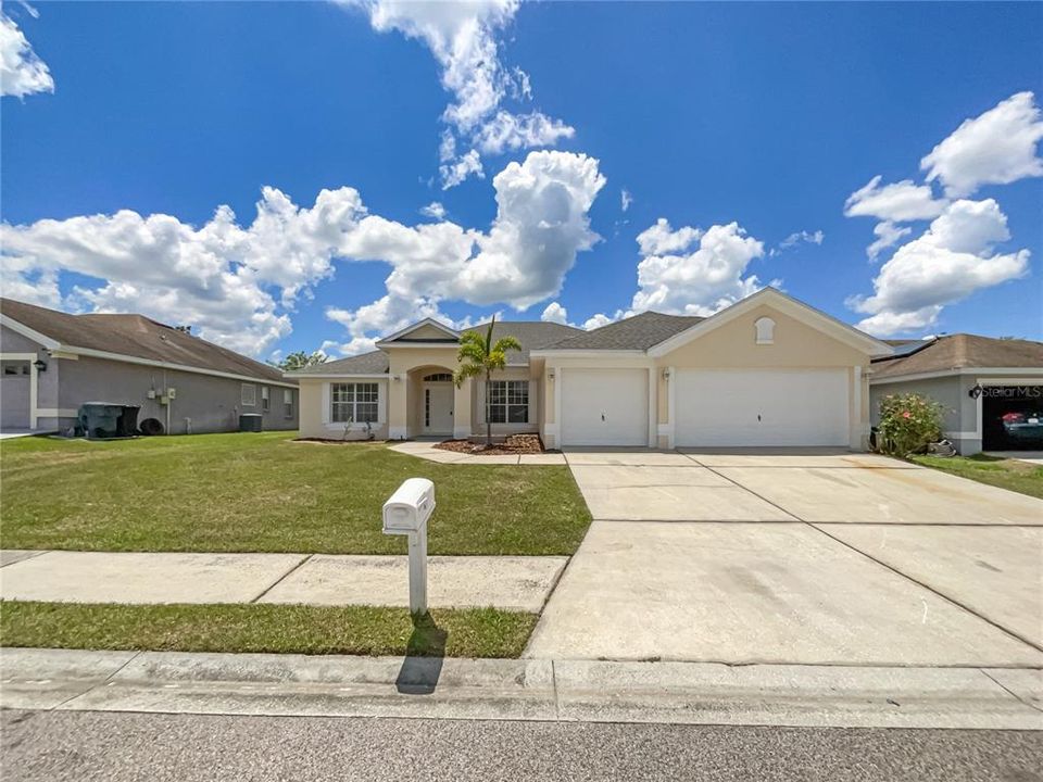 For Sale: $376,000 (4 beds, 3 baths, 2316 Square Feet)