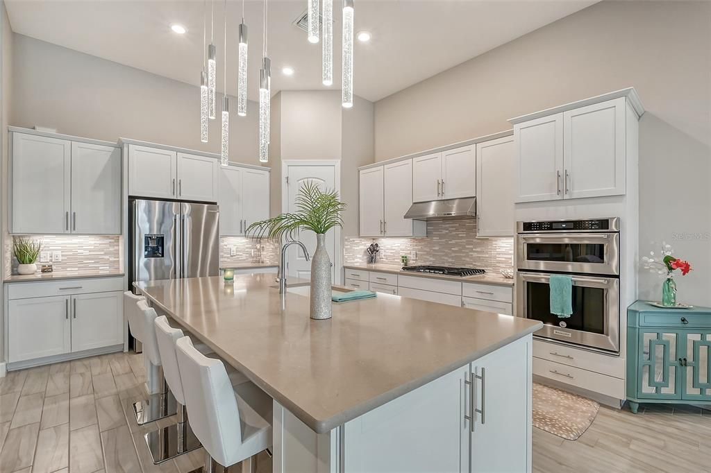 Active With Contract: $1,050,000 (4 beds, 3 baths, 2464 Square Feet)