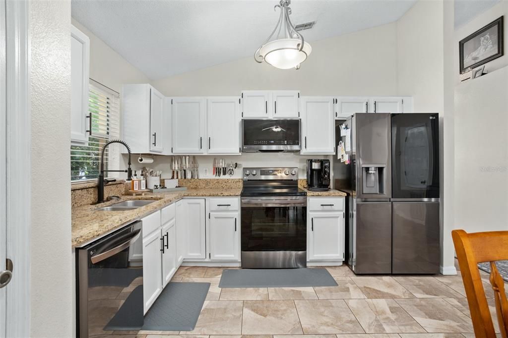 Active With Contract: $359,900 (4 beds, 2 baths, 1546 Square Feet)