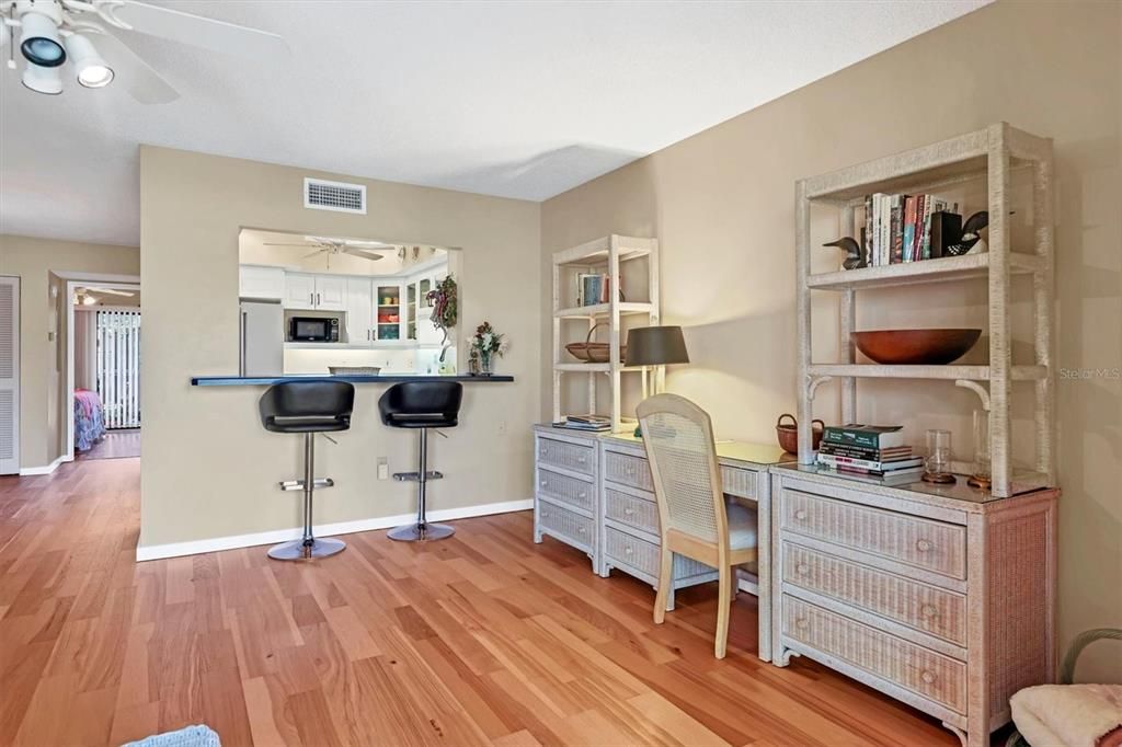 Active With Contract: $255,000 (1 beds, 1 baths, 789 Square Feet)