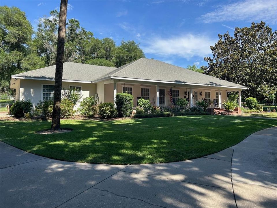 For Sale: $659,900 (3 beds, 2 baths, 2518 Square Feet)