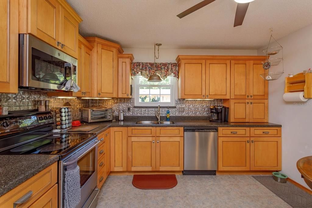 Recently Sold: $344,900 (3 beds, 2 baths, 1284 Square Feet)