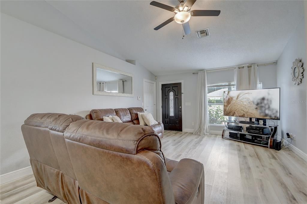 Active With Contract: $365,000 (3 beds, 2 baths, 1435 Square Feet)