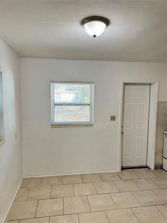 Active With Contract: $2,350 (3 beds, 1 baths, 1023 Square Feet)