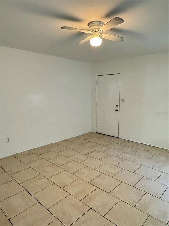 Active With Contract: $2,350 (3 beds, 1 baths, 1023 Square Feet)