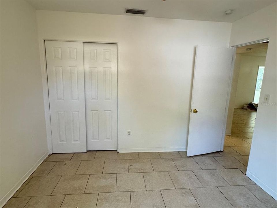 Active With Contract: $2,350 (3 beds, 1 baths, 1023 Square Feet)