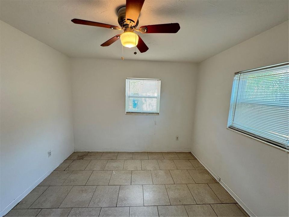 Active With Contract: $2,350 (3 beds, 1 baths, 1023 Square Feet)