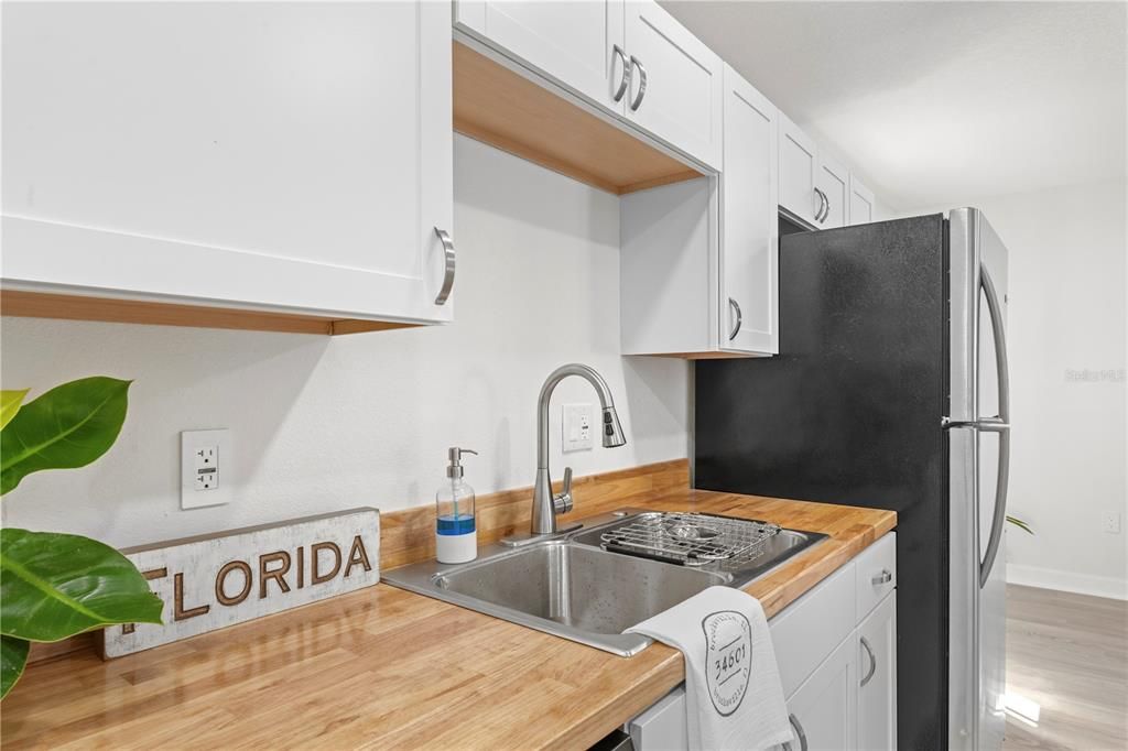 For Sale: $210,000 (2 beds, 1 baths, 785 Square Feet)