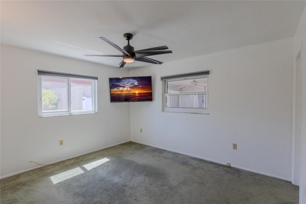 Active With Contract: $380,000 (3 beds, 2 baths, 1150 Square Feet)