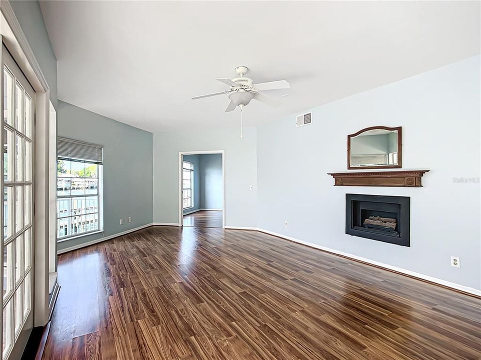 For Sale: $549,000 (2 beds, 2 baths, 1308 Square Feet)