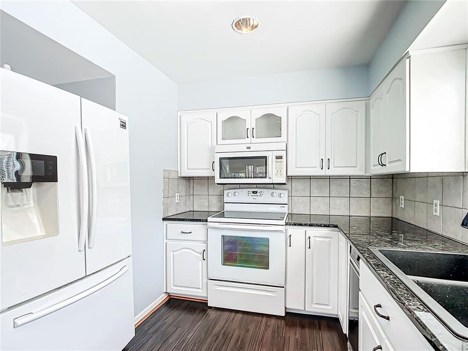 For Sale: $549,000 (2 beds, 2 baths, 1308 Square Feet)