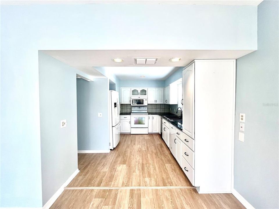 For Sale: $549,000 (2 beds, 2 baths, 1308 Square Feet)