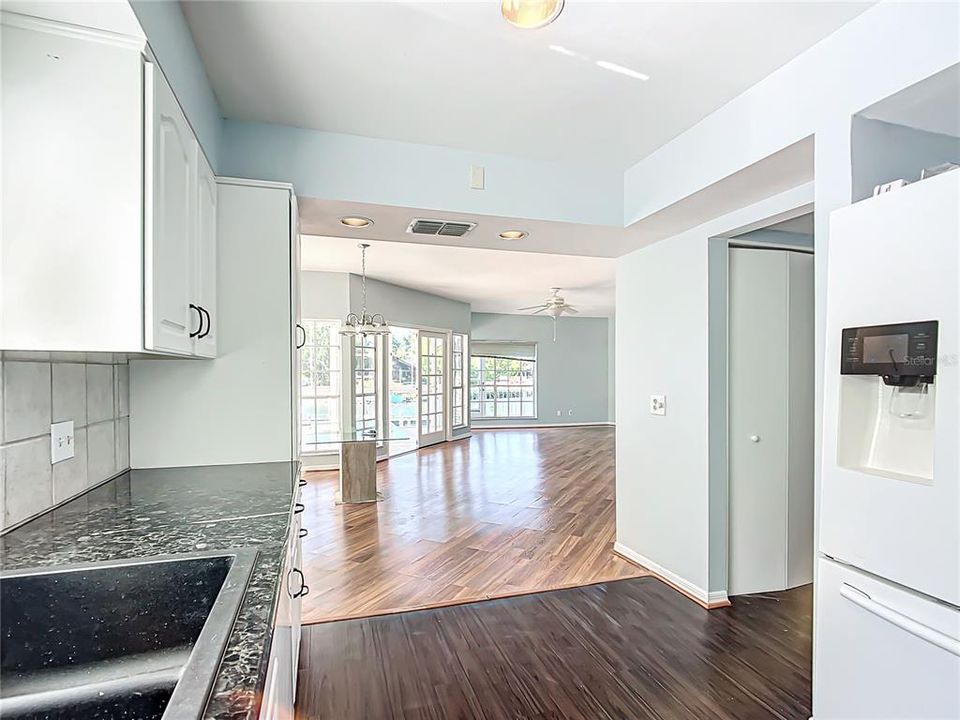 For Sale: $539,000 (2 beds, 2 baths, 1308 Square Feet)