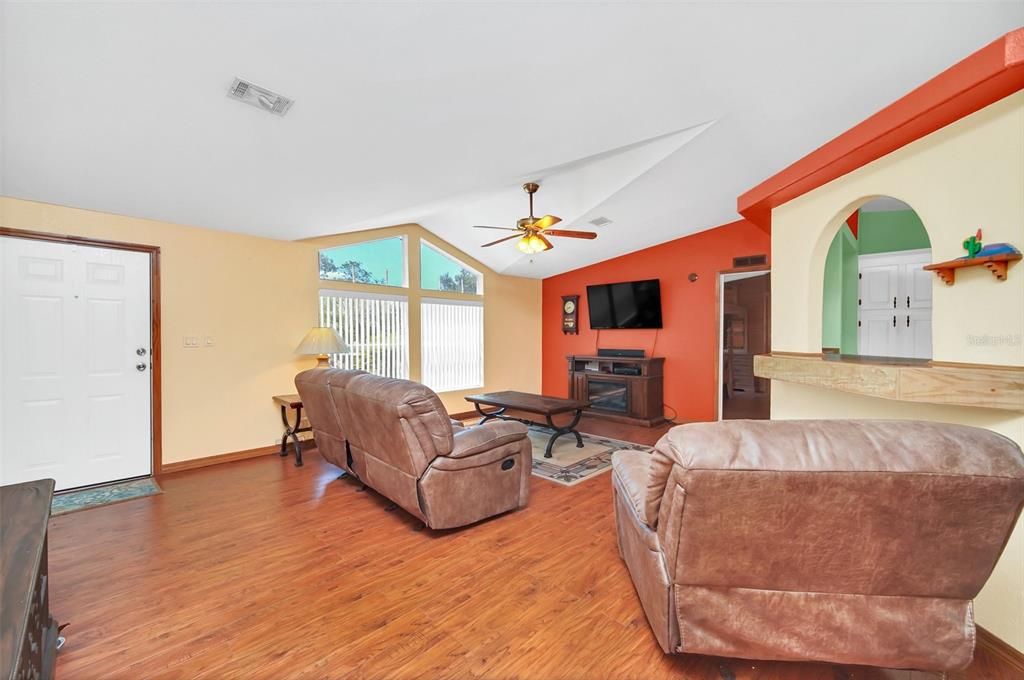 Active With Contract: $260,000 (3 beds, 2 baths, 1300 Square Feet)