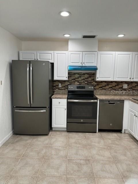 For Sale: $288,000 (2 beds, 2 baths, 969 Square Feet)