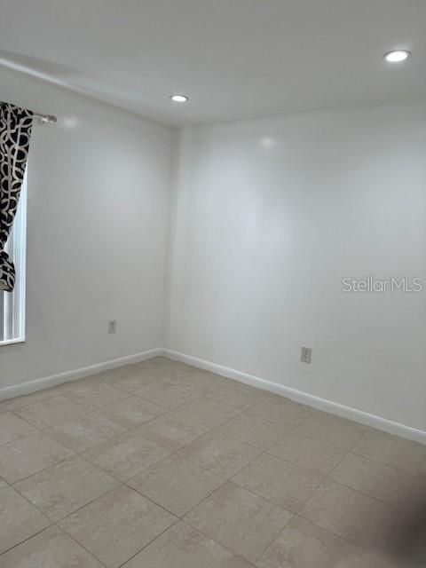 For Sale: $288,000 (2 beds, 2 baths, 969 Square Feet)