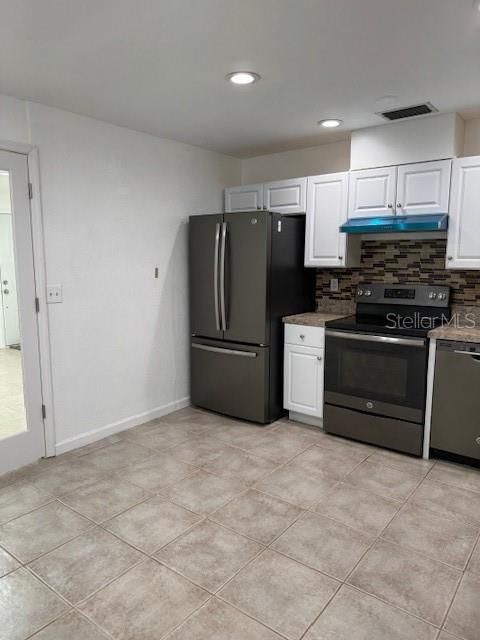 For Sale: $288,000 (2 beds, 2 baths, 969 Square Feet)