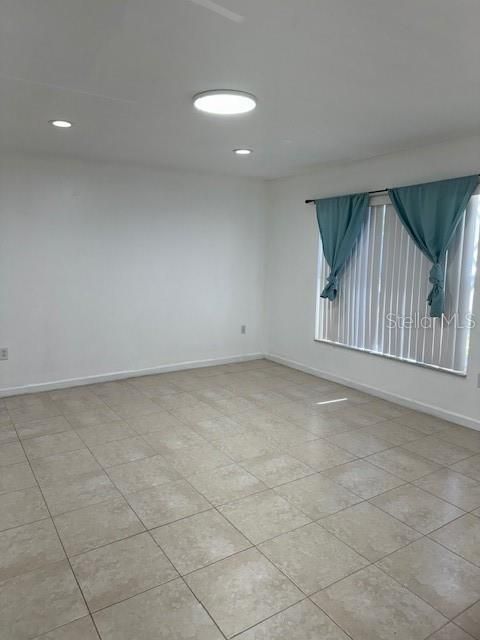 For Sale: $288,000 (2 beds, 2 baths, 969 Square Feet)