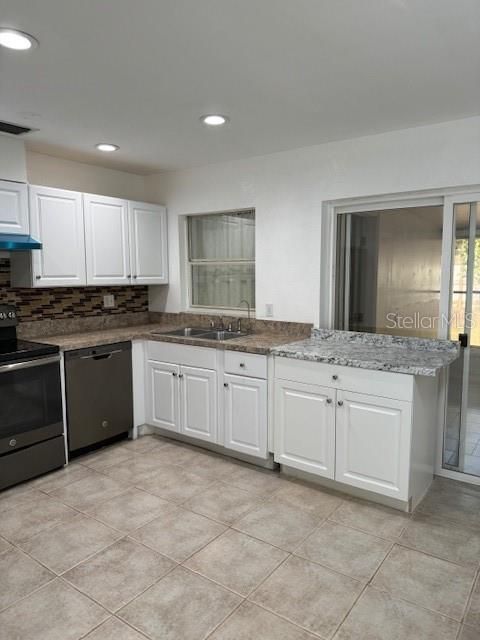 For Sale: $288,000 (2 beds, 2 baths, 969 Square Feet)