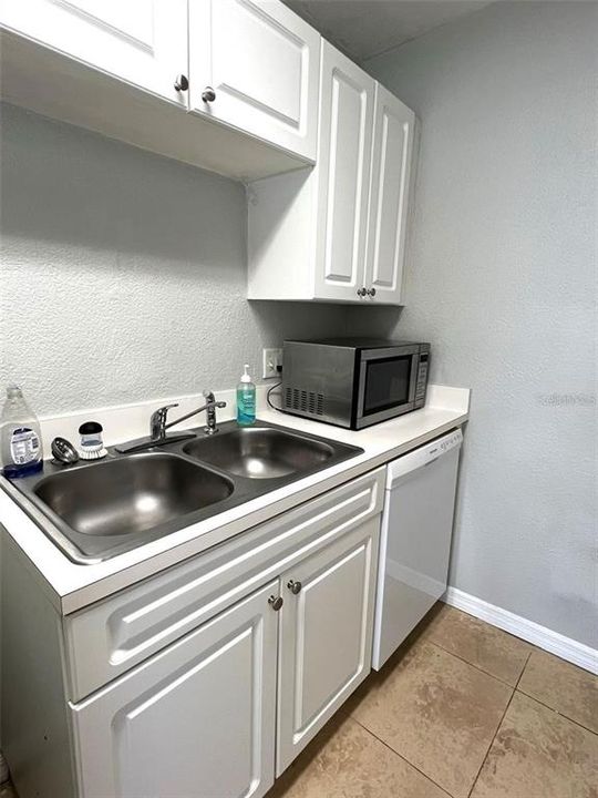For Sale: $164,900 (1 beds, 1 baths, 644 Square Feet)